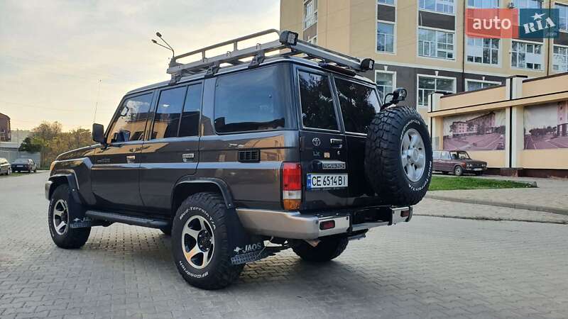 Внедорожник / Кроссовер Toyota Land Cruiser 2010 в Черновцах