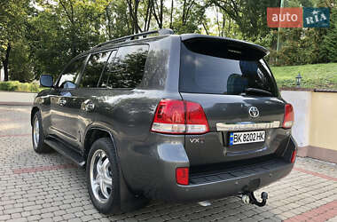 Внедорожник / Кроссовер Toyota Land Cruiser 2008 в Остроге