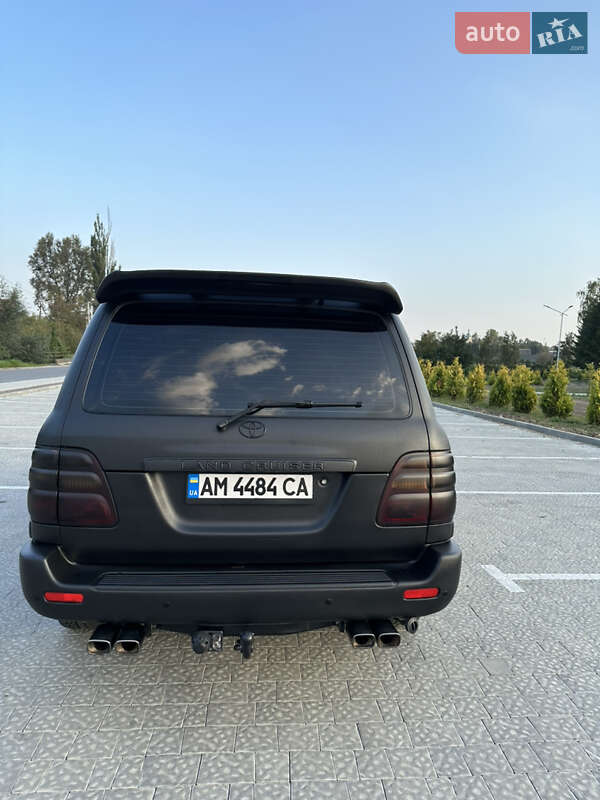 Внедорожник / Кроссовер Toyota Land Cruiser 2004 в Львове