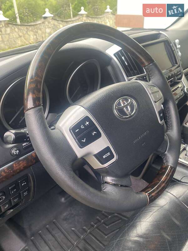 Внедорожник / Кроссовер Toyota Land Cruiser 2013 в Ивано-Франковске