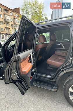 Внедорожник / Кроссовер Toyota Land Cruiser 2017 в 