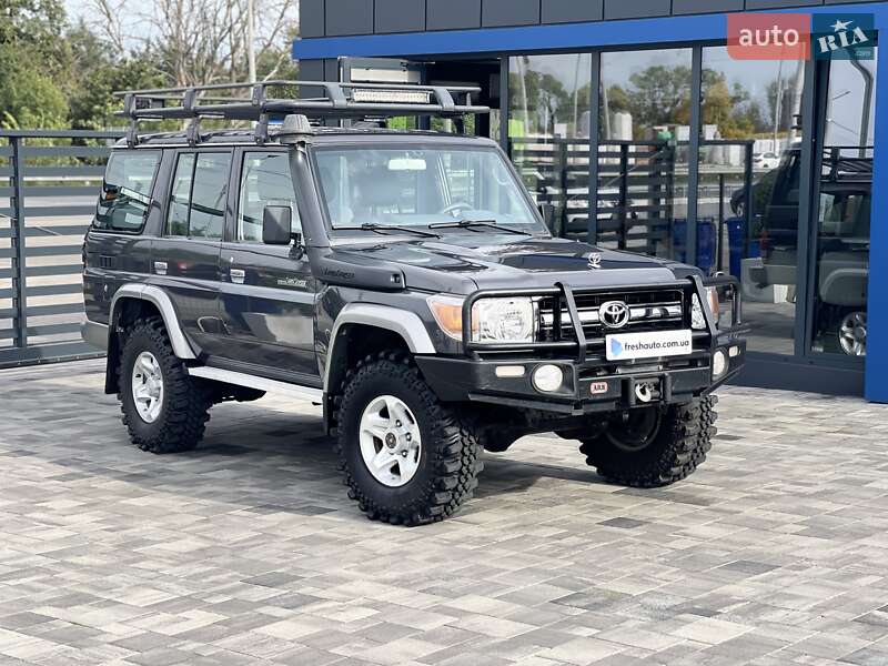 Toyota Land Cruiser 2014