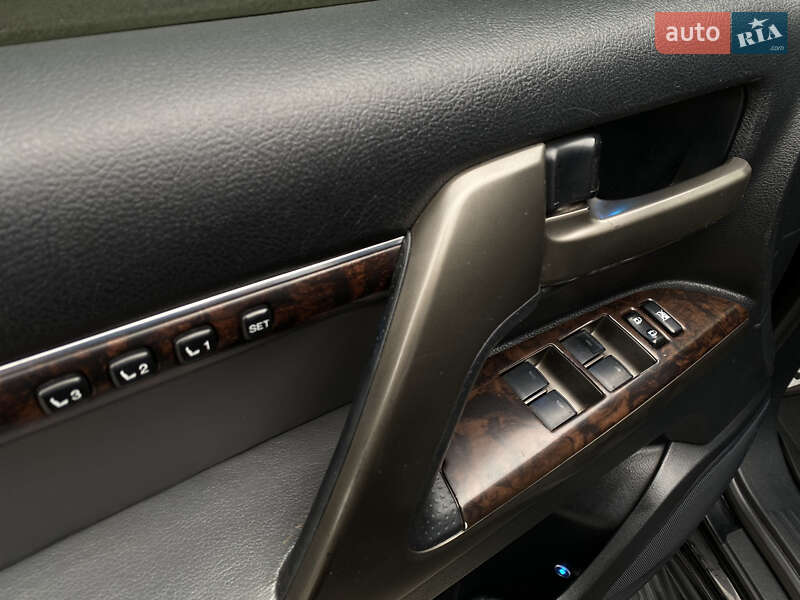 Внедорожник / Кроссовер Toyota Land Cruiser 2008 в Смеле