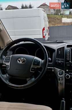Внедорожник / Кроссовер Toyota Land Cruiser 2008 в 