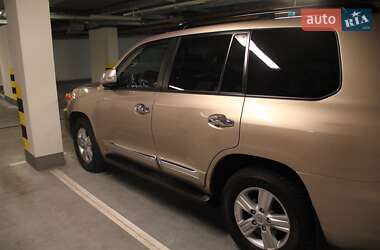 Внедорожник / Кроссовер Toyota Land Cruiser 2012 в 