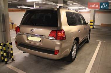 Внедорожник / Кроссовер Toyota Land Cruiser 2012 в 