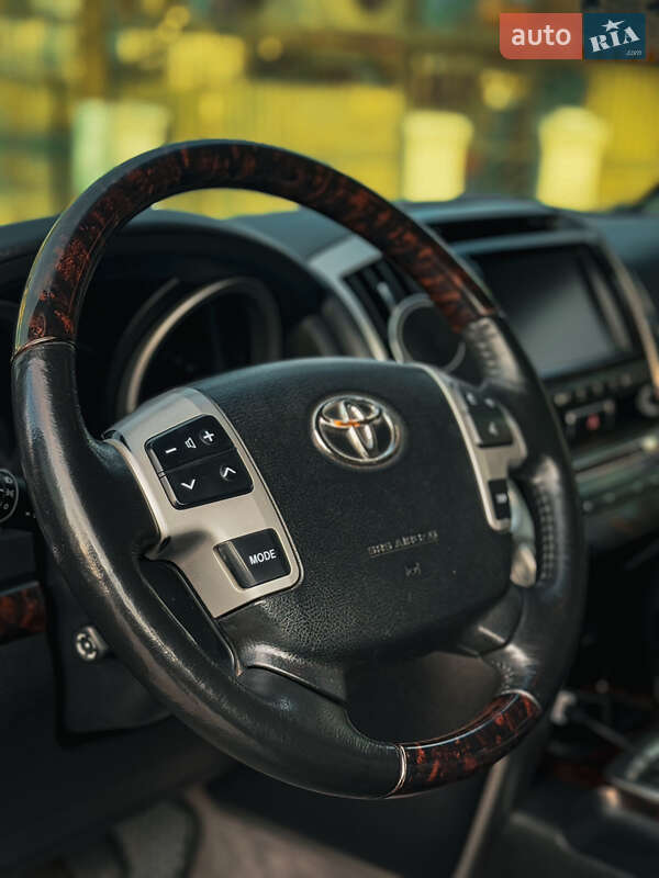 Внедорожник / Кроссовер Toyota Land Cruiser 2012 в Николаеве