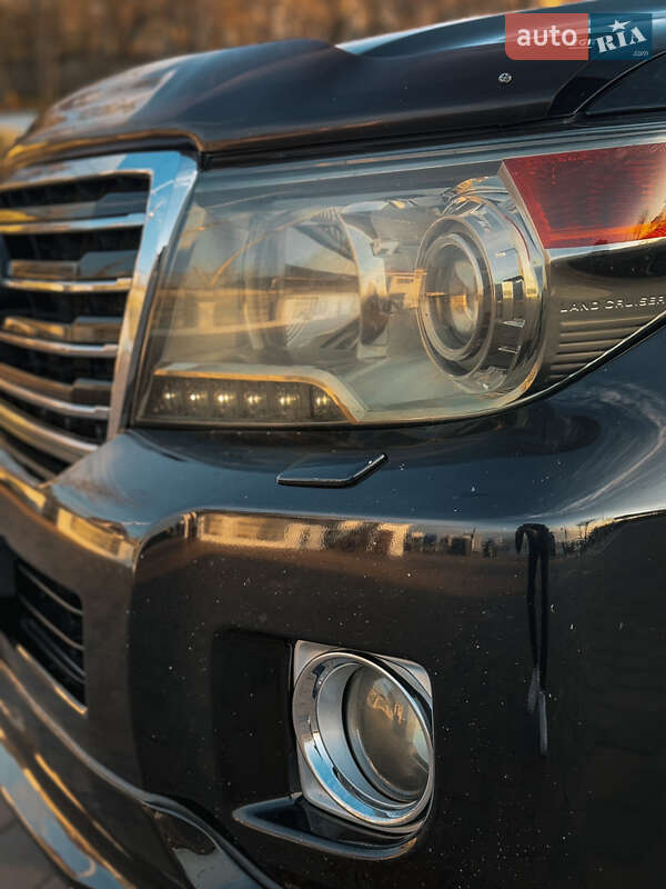 Внедорожник / Кроссовер Toyota Land Cruiser 2012 в Николаеве