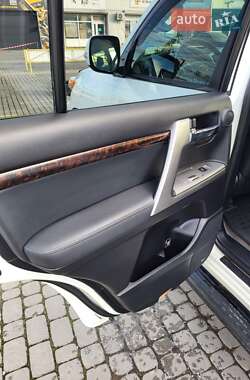 Внедорожник / Кроссовер Toyota Land Cruiser 2012 в 