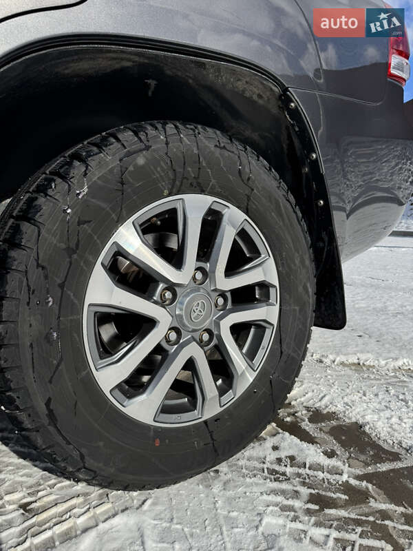 Внедорожник / Кроссовер Toyota Land Cruiser 2010 в Тернополе