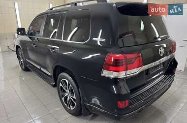 Позашляховик / Кросовер Toyota Land Cruiser 2021 в 