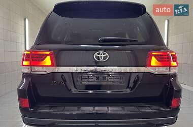 Позашляховик / Кросовер Toyota Land Cruiser 2021 в 