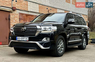 Позашляховик / Кросовер Toyota Land Cruiser 2017 в 
