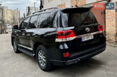 Позашляховик / Кросовер Toyota Land Cruiser 2017 в 