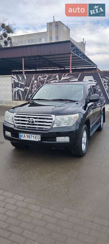 Toyota Land Cruiser 2011
