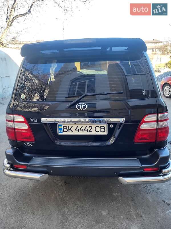 Внедорожник / Кроссовер Toyota Land Cruiser 2005 в Ровно