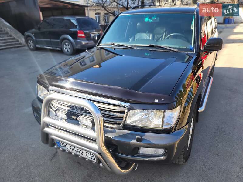 Внедорожник / Кроссовер Toyota Land Cruiser 2005 в Ровно