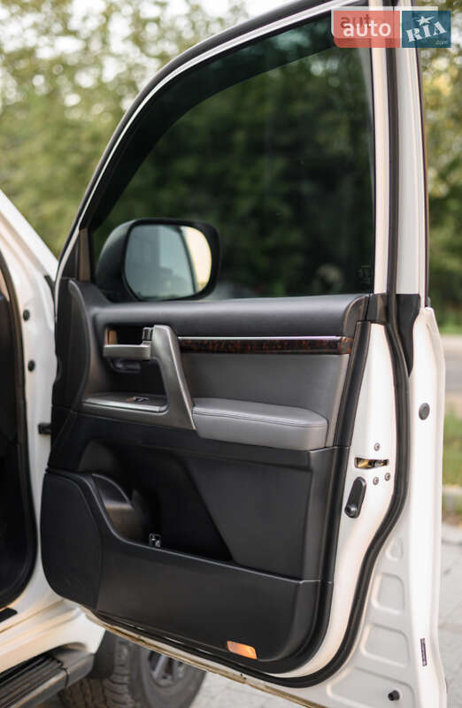 Внедорожник / Кроссовер Toyota Land Cruiser 2008 в Львове