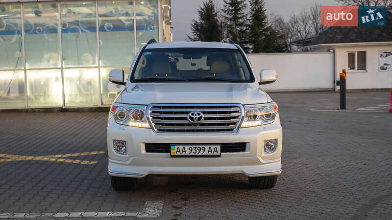 Позашляховик / Кросовер Toyota Land Cruiser 2013 в Чернівцях