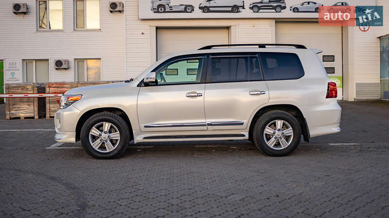 Позашляховик / Кросовер Toyota Land Cruiser 2013 в Чернівцях