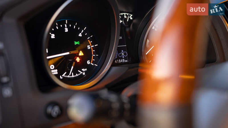 Позашляховик / Кросовер Toyota Land Cruiser 2013 в Чернівцях