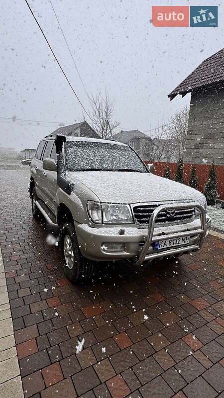 Внедорожник / Кроссовер Toyota Land Cruiser 2001 в 