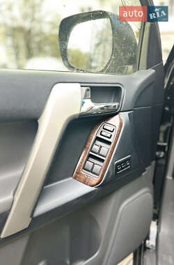 Позашляховик / Кросовер Toyota Land Cruiser 2010 в 