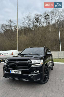 Внедорожник / Кроссовер Toyota Land Cruiser 2016 в 