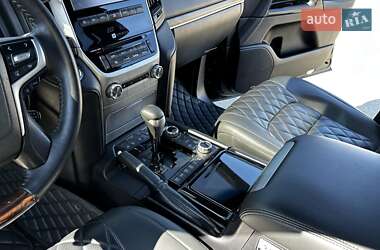 Позашляховик / Кросовер Toyota Land Cruiser 2017 в 