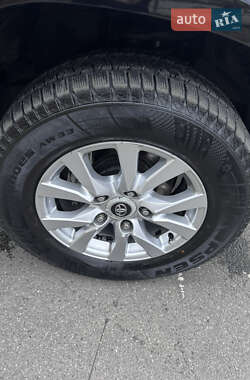 Внедорожник / Кроссовер Toyota Land Cruiser 2008 в 