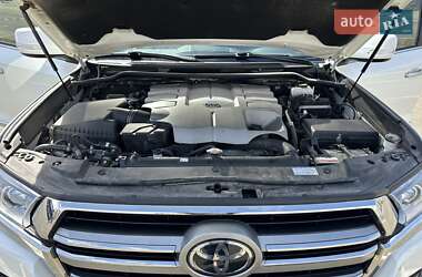 Внедорожник / Кроссовер Toyota Land Cruiser 2020 в 