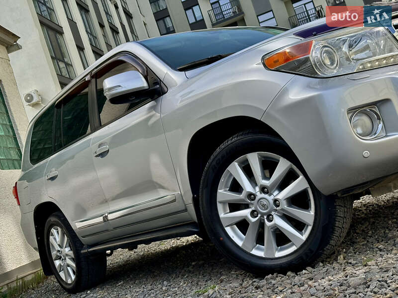 Позашляховик / Кросовер Toyota Land Cruiser 2013 в Ужгороді