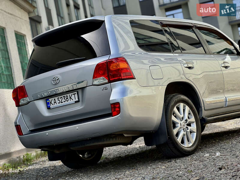 Позашляховик / Кросовер Toyota Land Cruiser 2013 в Ужгороді