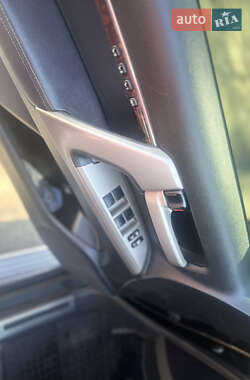 Внедорожник / Кроссовер Toyota Land Cruiser 2011 в 