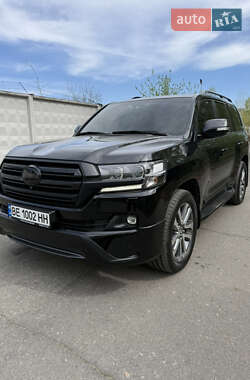 Внедорожник / Кроссовер Toyota Land Cruiser 2017 в 