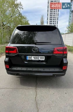 Внедорожник / Кроссовер Toyota Land Cruiser 2017 в 
