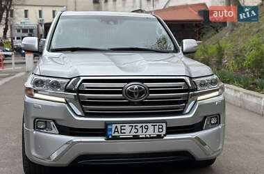 Позашляховик / Кросовер Toyota Land Cruiser 2017 в 