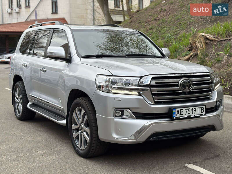 Позашляховик / Кросовер Toyota Land Cruiser 2017 в 