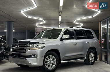 Внедорожник / Кроссовер Toyota Land Cruiser 2017 в 