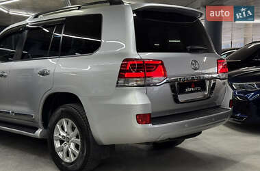 Внедорожник / Кроссовер Toyota Land Cruiser 2017 в 
