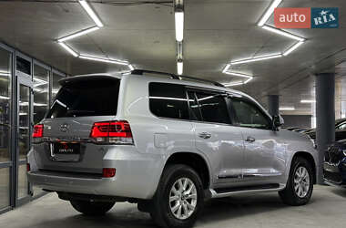 Внедорожник / Кроссовер Toyota Land Cruiser 2017 в 