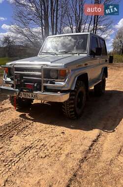Внедорожник / Кроссовер Toyota Land Cruiser 1987 в 
