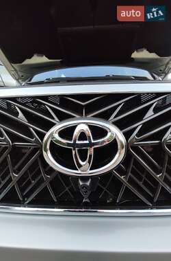 Внедорожник / Кроссовер Toyota Land Cruiser 2012 в 