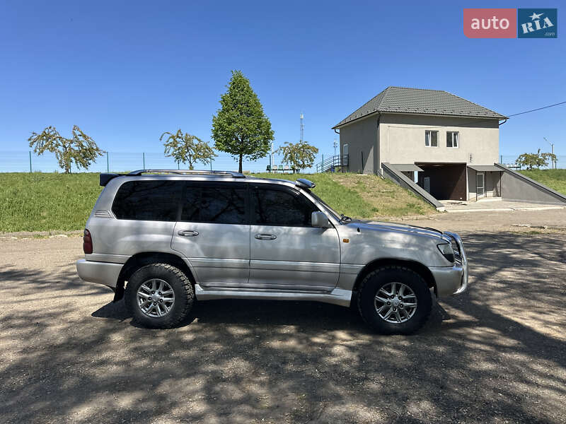 Позашляховик / Кросовер Toyota Land Cruiser 2001 в Чернівцях