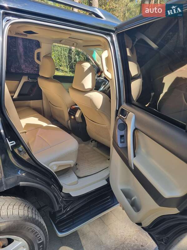 Позашляховик / Кросовер Toyota Land Cruiser 2011 в Львові