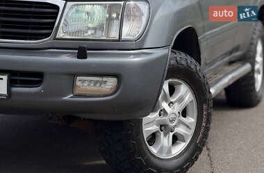 Внедорожник / Кроссовер Toyota Land Cruiser 2002 в 