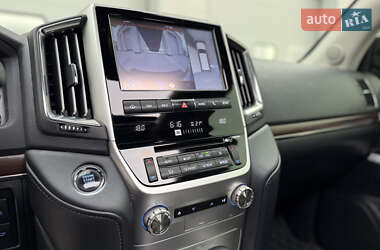 Внедорожник / Кроссовер Toyota Land Cruiser 2017 в 