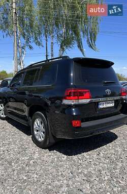 Внедорожник / Кроссовер Toyota Land Cruiser 2015 в 