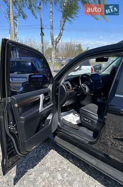 Внедорожник / Кроссовер Toyota Land Cruiser 2015 в 