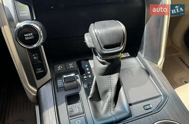 Позашляховик / Кросовер Toyota Land Cruiser 2021 в 